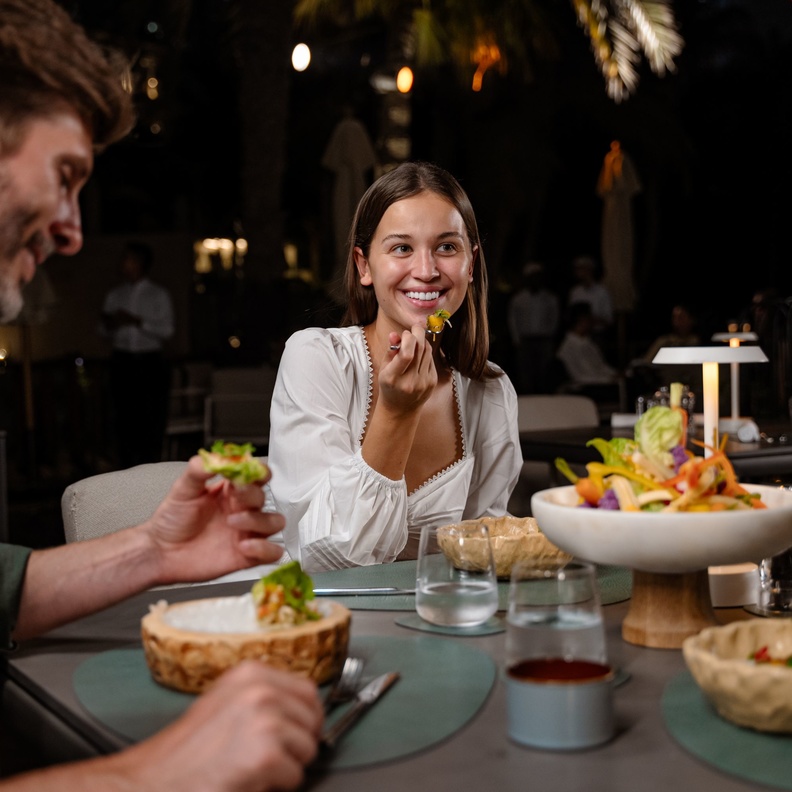 تجارب خلابة في الهواء الطلق لتناول الطعام في الإمارات