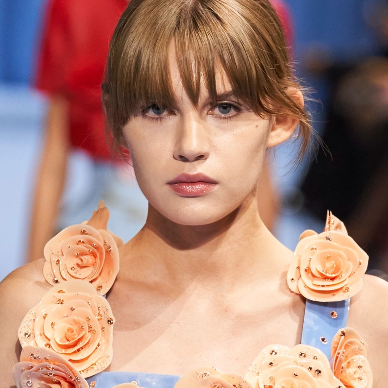 الغرة الأمامية الطويلة والمالسة مع ذيل الحصان من دار Balmain