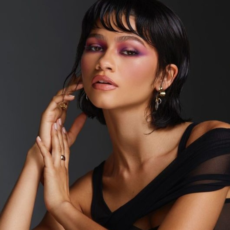 رسمات المكياج الزهري القوي مع البنفسجي من وحي Zendaya-الصورة من حسابها على انستغرام