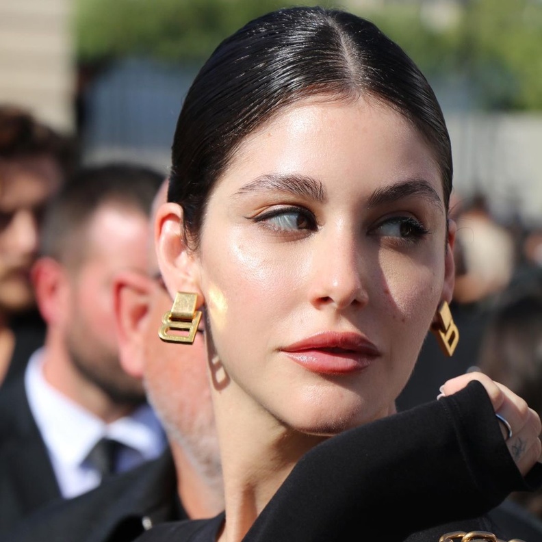 صيحات جمالية للنجمات العربيات ومدونات الجمال في باريس