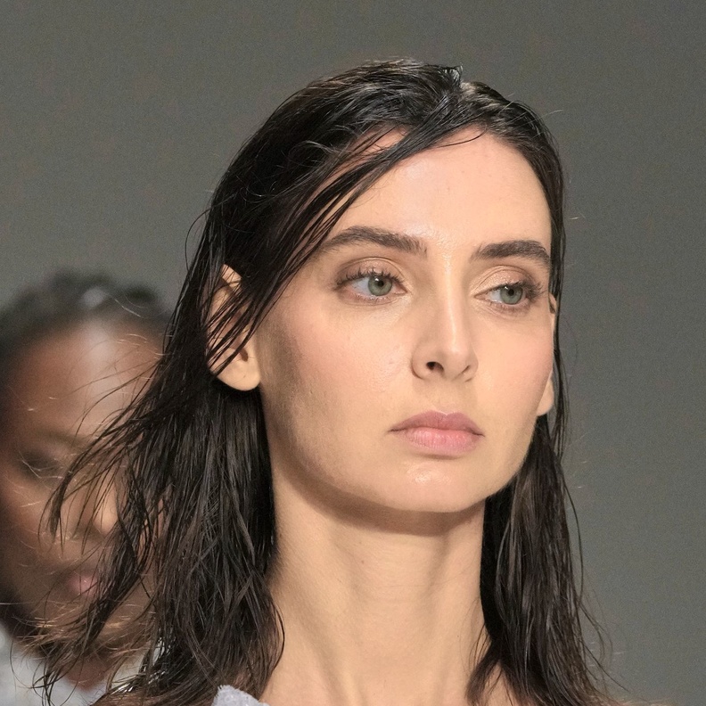 أسرار الحفاظ على رقبة طويلة ومشدودة في سن الخمسين ..إليك الخطوات