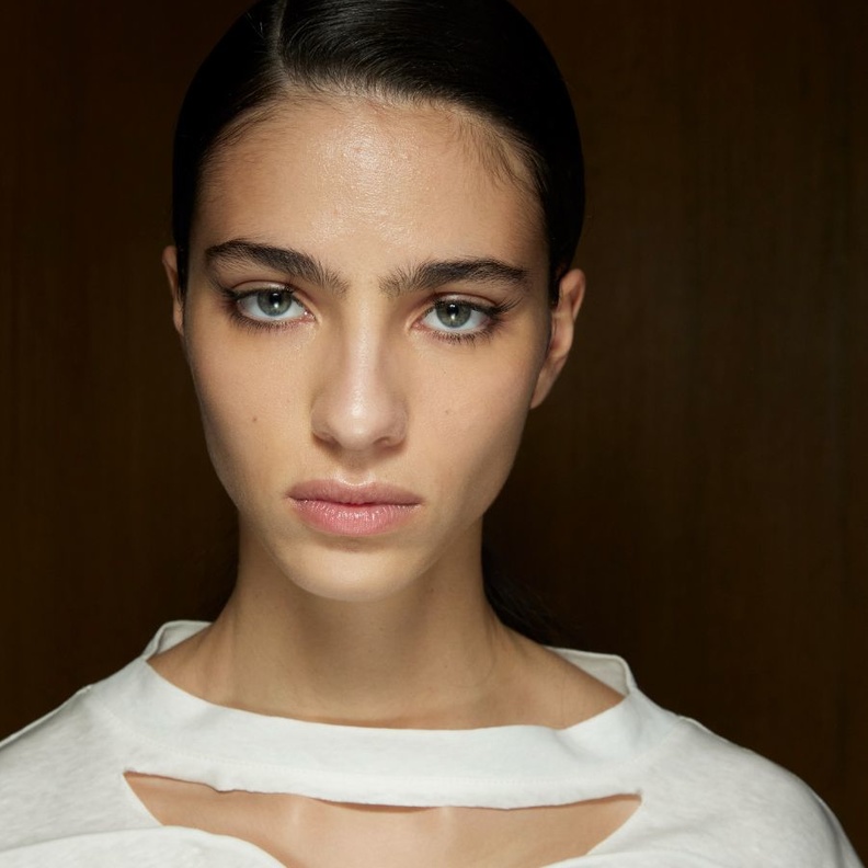 الرؤوس السوداء تسيء لجمال بشرتك..إليك هذه الحلول التجميلية