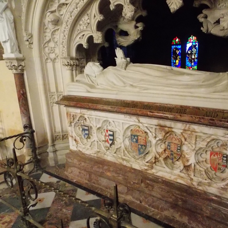 من هي الملكة البريطانية التي عثر مزارع على قبرها بالمصادفة؟