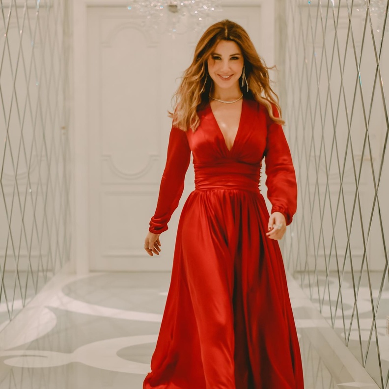 إطلالات نانسي عجرم دليلك لاختيار الأزياء المحتشمة المناسبة لسهرات الخريف 