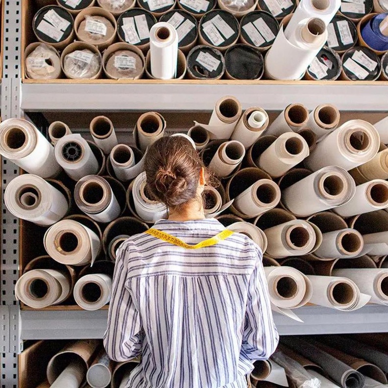 هل تستطيع التكنولوجيا بناء سوق أفضل لأقمشة الموضة غير المستخدمة؟