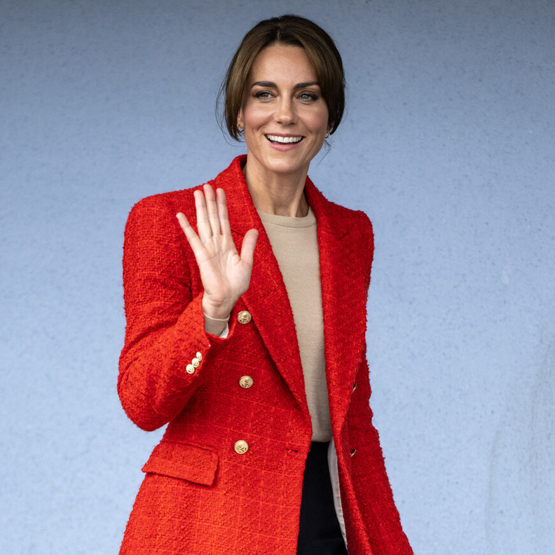 نسقي البليزر الرسمي بين الأسلوب الكلاسيكي والكاجوال من وحي أحدث إطلالات كيت ميدلتون