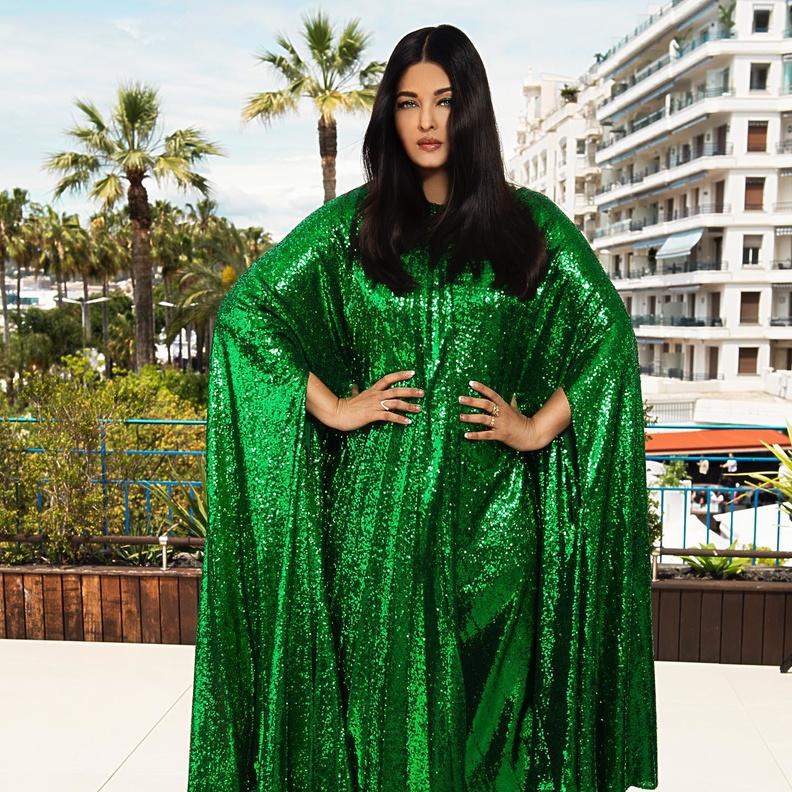 إطلالات محتشمة تناسب المرأة العربية على طريقة آيشواريا راي..تعلمي طرق تنسيقها منها