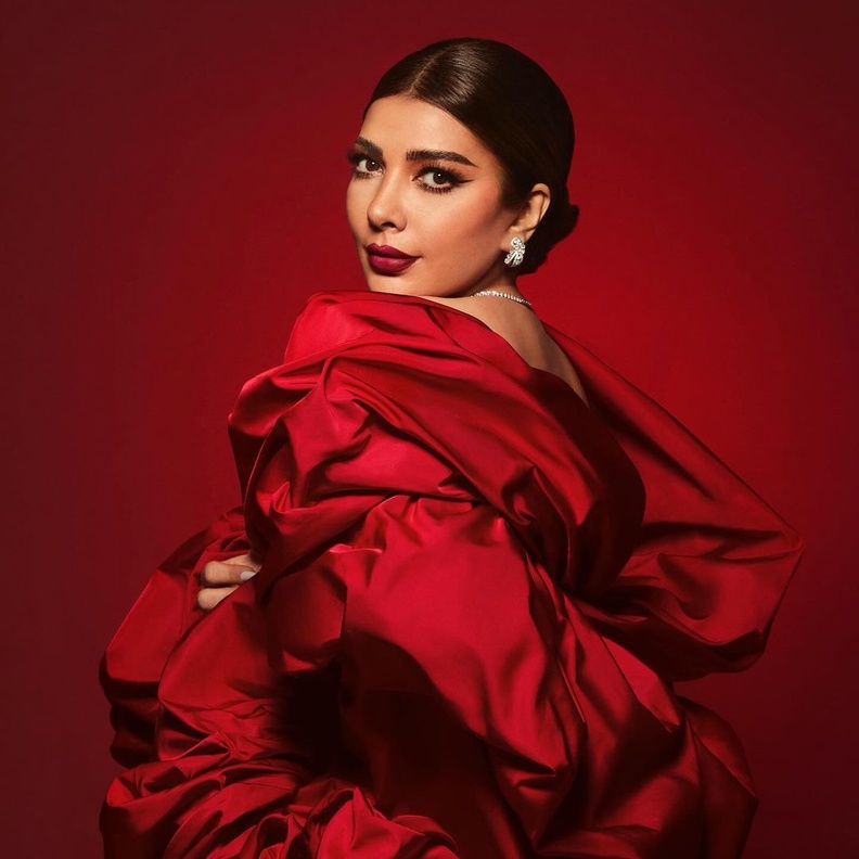 إطلالات دراماتيكية تميزت بها أصالة نصري في اختيارات أزيائها 