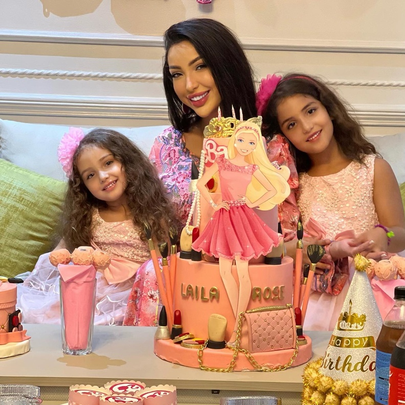 شاهدوا أول ظهور لابنة دنيا بطمة الصغرى في عيد ميلادها الثالث و"عالم باربي" يسيطر على الأجواء