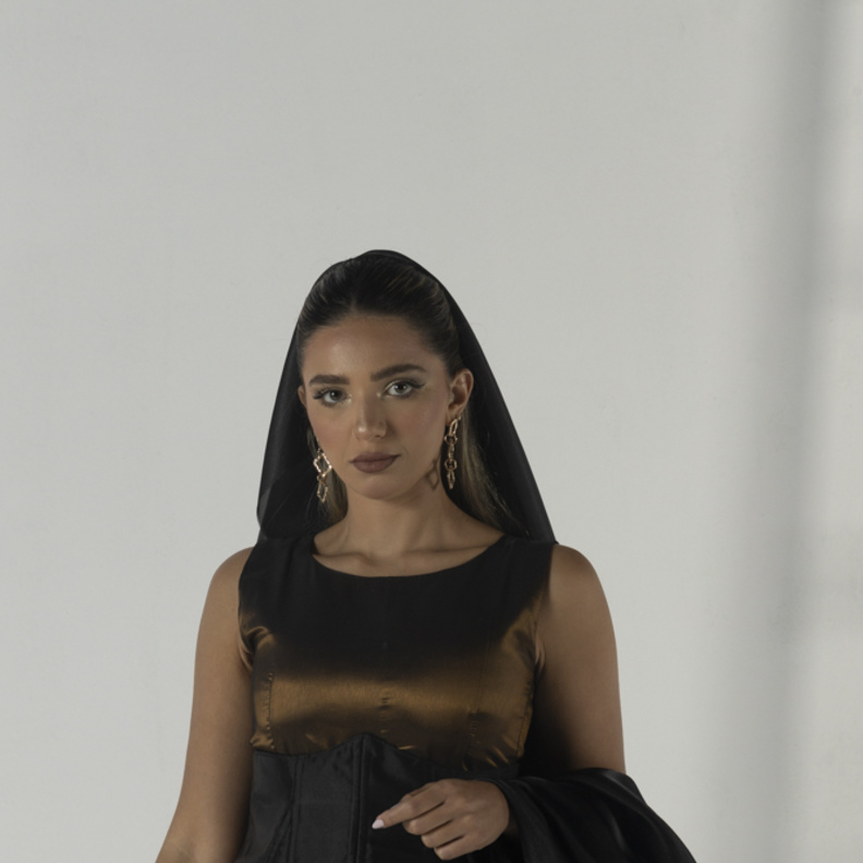 المصممة عائشة القحطاني لـ"هي": ما يميّز أسلوبي في الأزياء هو امكانية ارتداء تصاميمي بطرق مختلفة