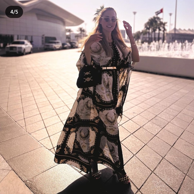 الإطلالات الفضفاضة خيارك الأمثل والمحتشم في سهرات الخريف