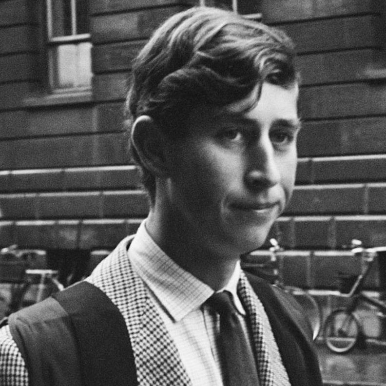 ما الطعام الذي اعتاد الملك تشارلز على تناوله في مدرسته الداخلية في اسكتلندا؟