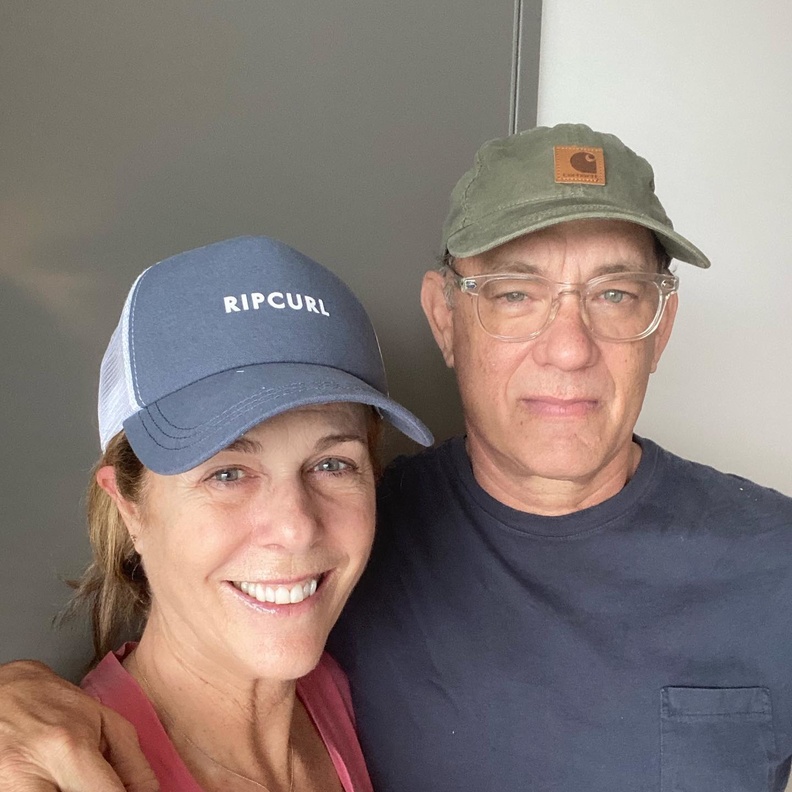 مشاهير وقفوا بجوار زوجاتهم بعد إصابتهن بالسرطان.. قصص الوفاء والحب تجذب الجميع