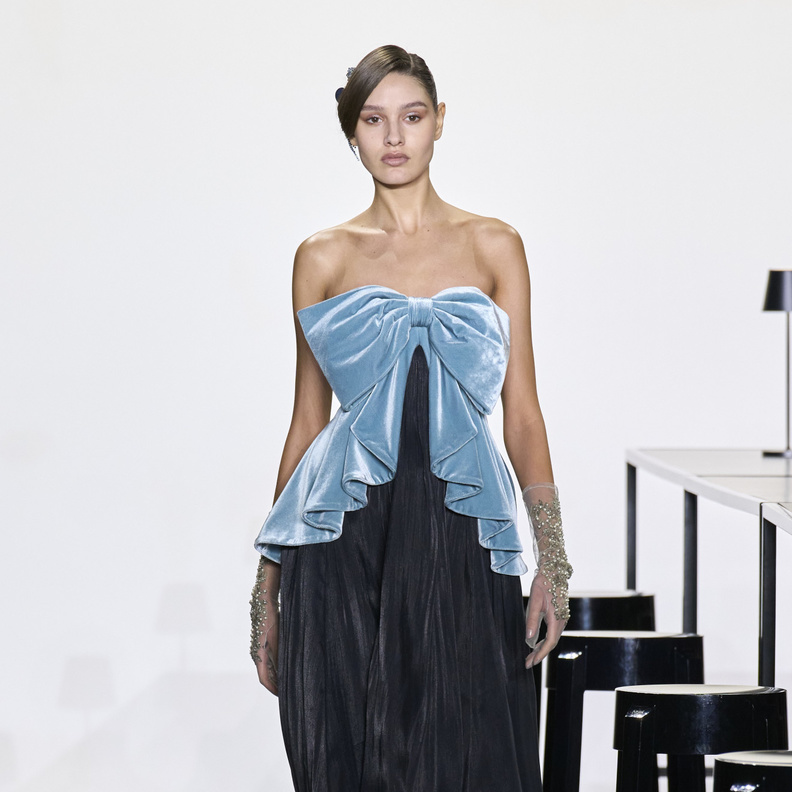 الشرائط جسدت مفهوم الرومانسية عبر العصور وزينت أجمل التصاميم