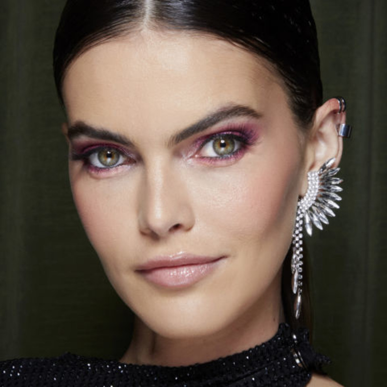 ودّعي شهر أكتوبر مع خياراتنا من أجدد مستحضرات التجميل الوردية لإطلالة مفعمة بالأنوثة