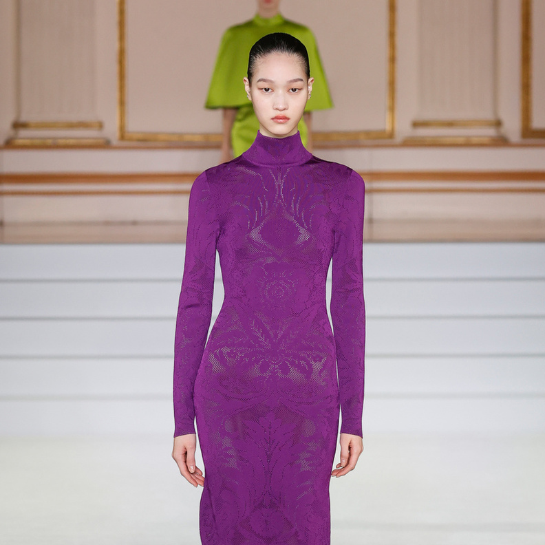 فساتين ساحرة باللون البنفسجي الداكن