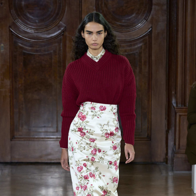 الورود تندثر على التنانير الضيقة