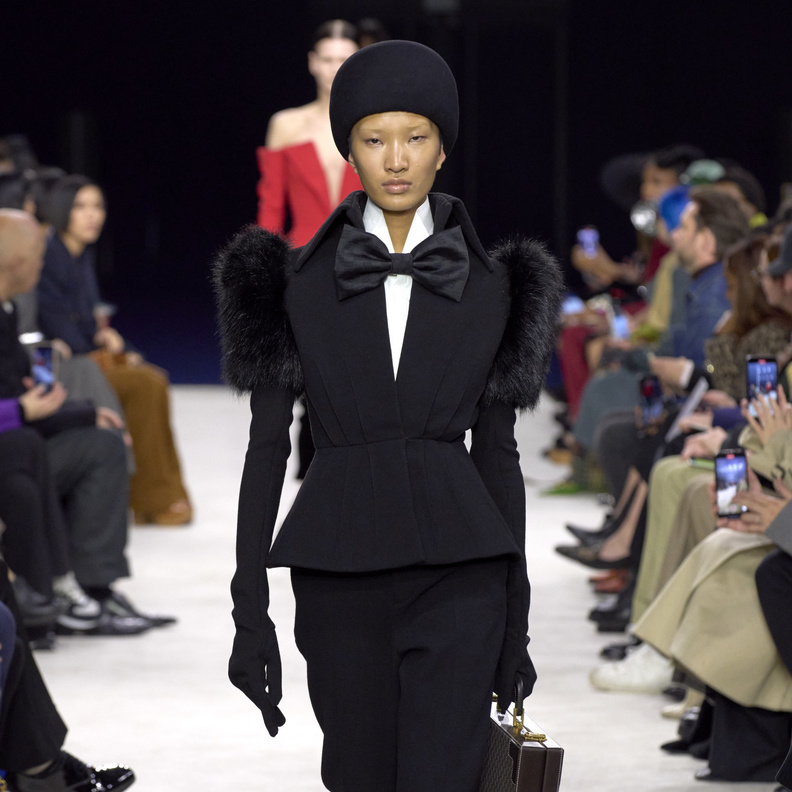 ملابس العمل الحديثه والأزياء المناسبة للمكتب