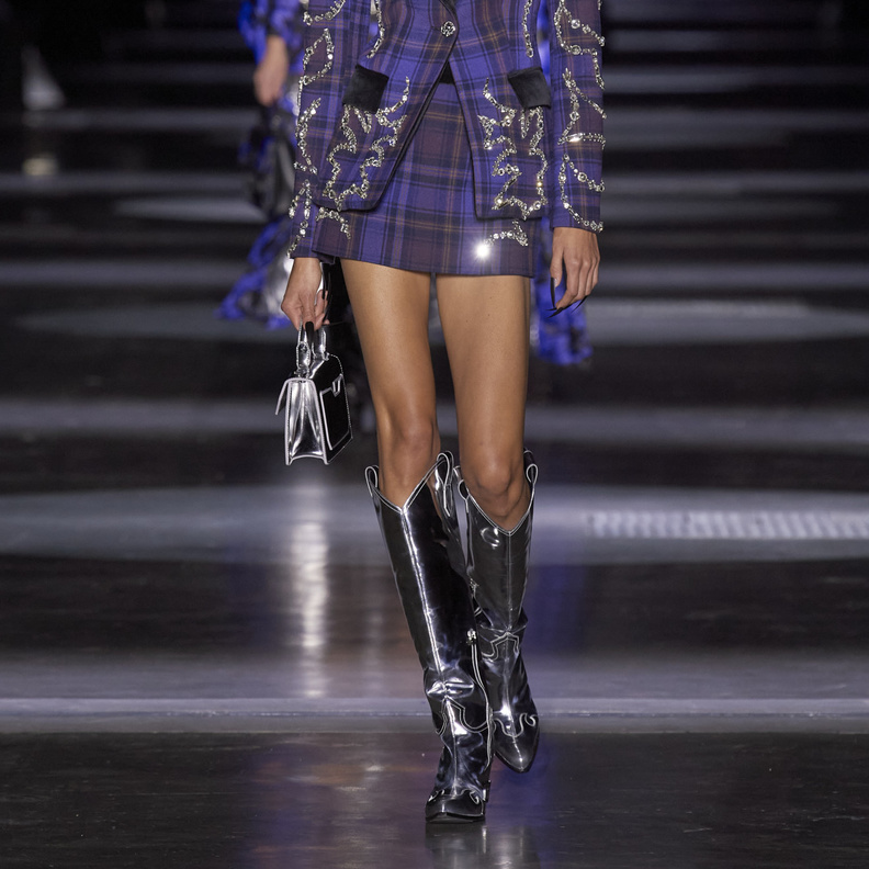 التنوع في التصاميم والألوان عنوان موضة أحذية خريف 2023