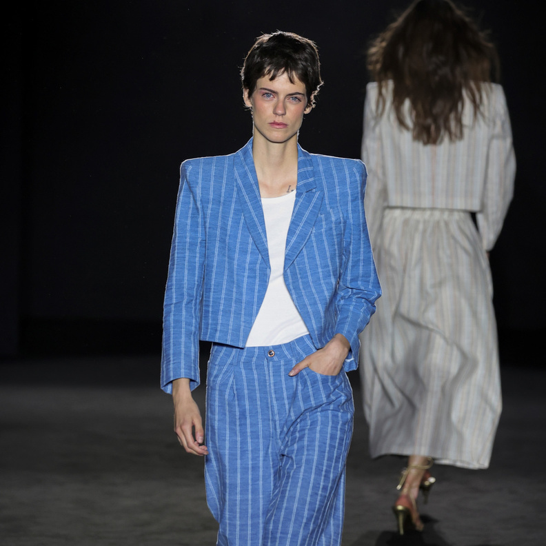 صيحة السراويل المقلمة لأناقة الشتاء 