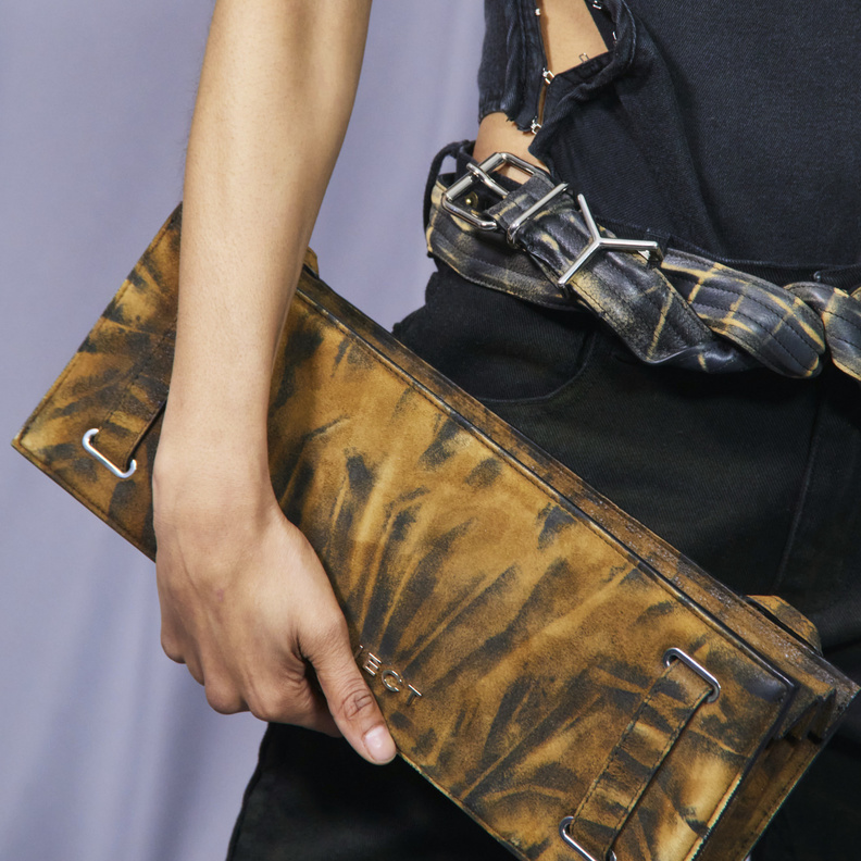 حقائب اليد العريضة الإختيار الأساسي