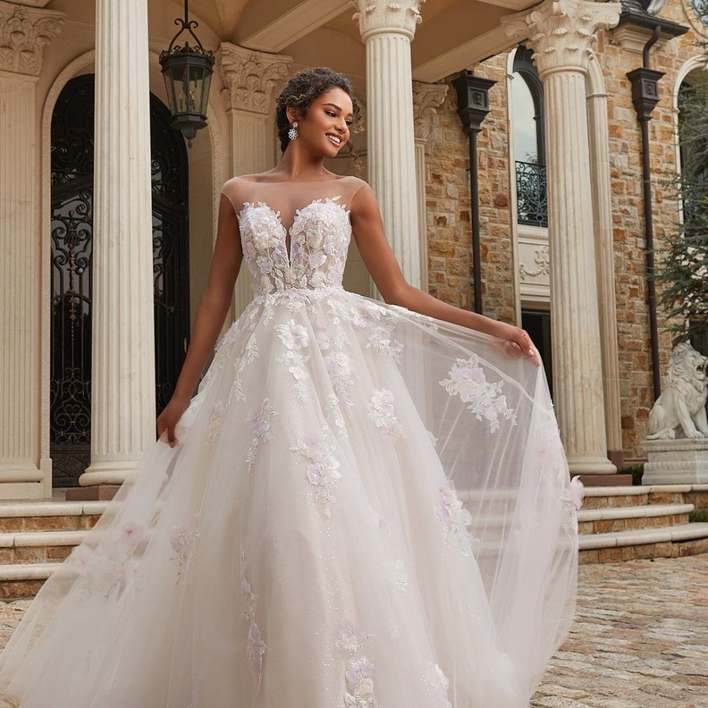 عروس 2024 هذه أبرز صيحات فساتين الزفاف من أسبوع الموضة العرائسي في نيويورك