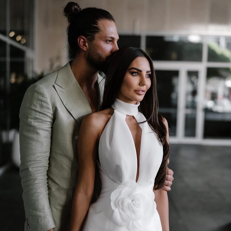 تامر نجم مع زوجته