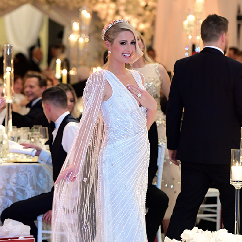 باريس هيلتون تملك 45 فستان زفاف... ولبست 6 منهم فقط!