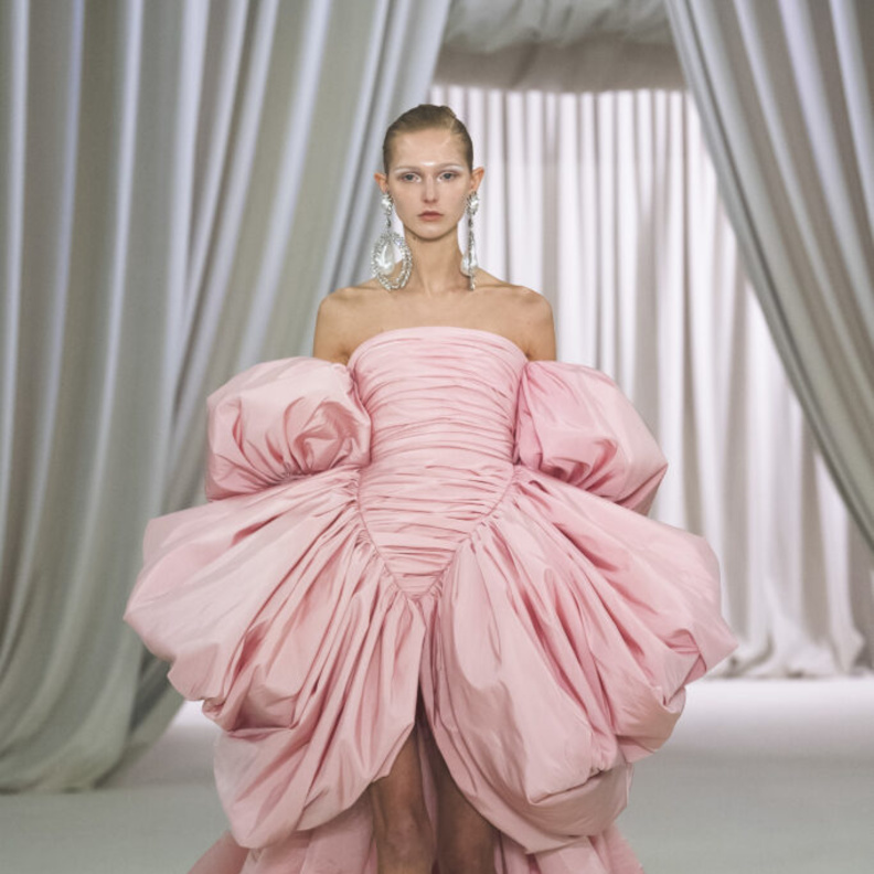 GiambattistaValli@فساتين الخطوبة لعام 2024