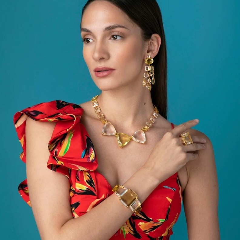 إلى أي عصر تعود موضة التزيّن بأقراط الأذن؟