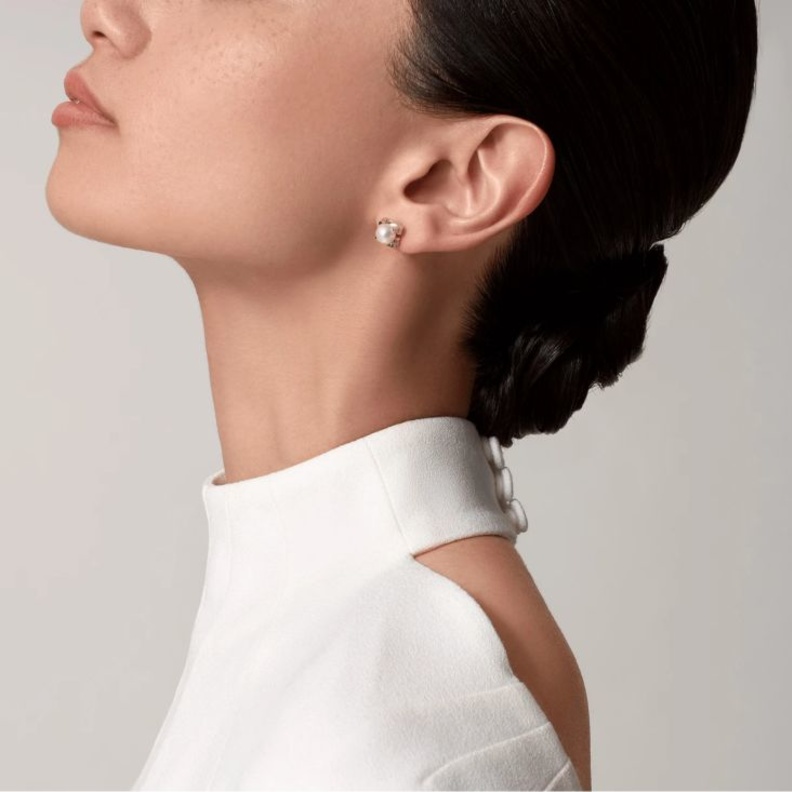 أقراط أذن ناعمة مرصعة باللؤلؤ من كارتييه Cartier