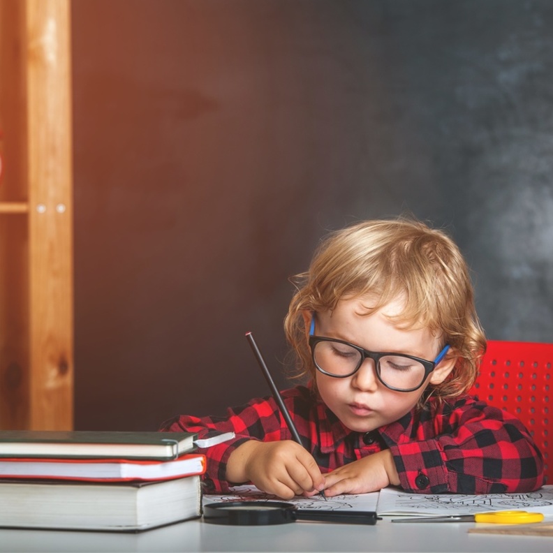 أبرزها وقايته من القلق والتوتر .. فوائد تعليم الطفل تنظيم الوقت بين المدرسة والحياة الاجتماعية