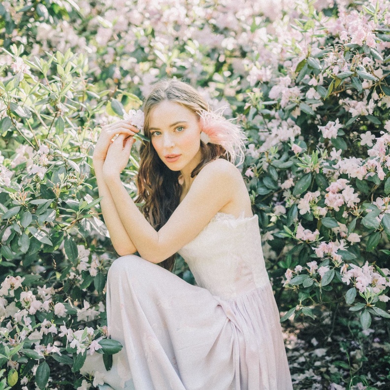 اختاري موقعاً حافلاً بالنباتات والأشجار لحفل الزفاف