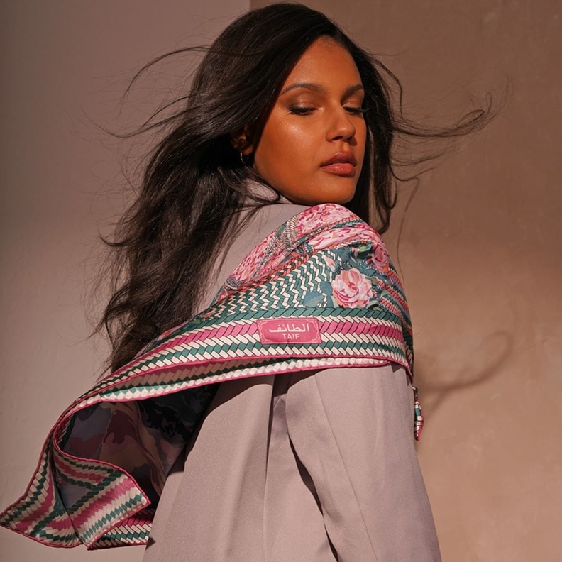 5 علامات سعودية للأناقة الشتوية بشالات متنوعة مستوحاة من التراث والثقافة السعودية