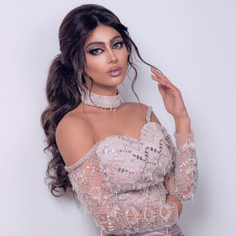 النجمة شيلاء سبت