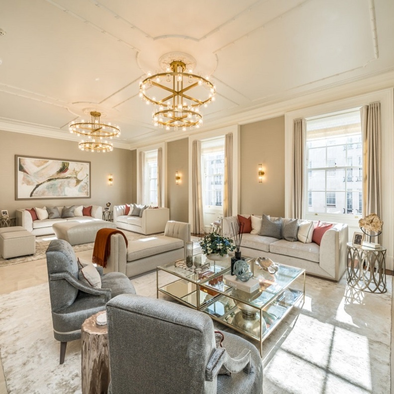 العيش مثل العائلات المالكة.. 5 منازل ملكية معروضة للبيع