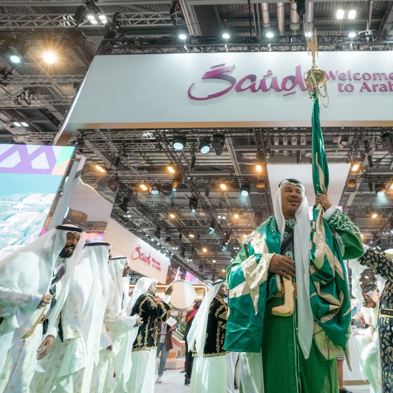 تعزيز مكانة السياحة السعودية عالميا.. جناح المملكة الأكبر في سوق السفر العالمي في لندن