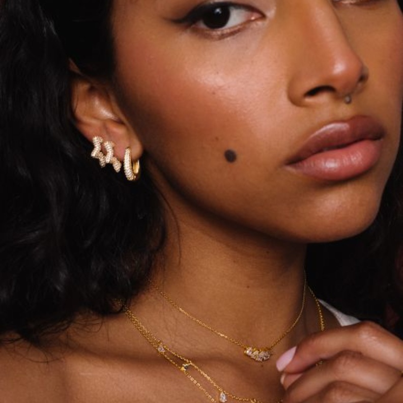 توفر مجوهرات فيلفيت ديزرت لمسات عصرية جريئة لاطلالتك