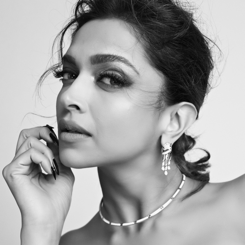 ديبيكا بادكون متألقة بمجوهرات راقية من كارتييه