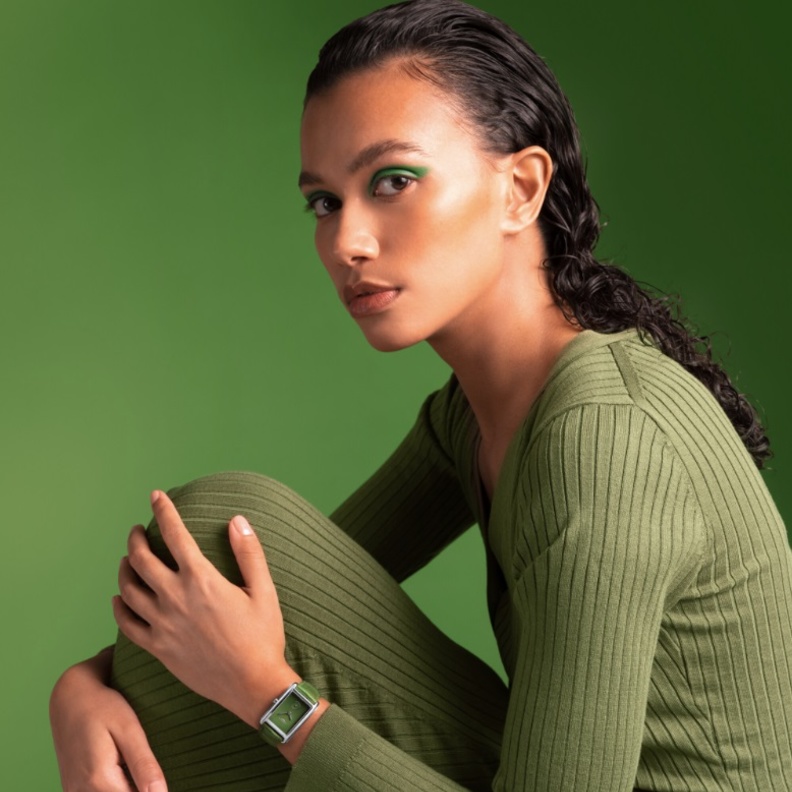 في يوم الاتحاد..ساعات يد نسائية ملوّنة لإطلالات لا تنسى