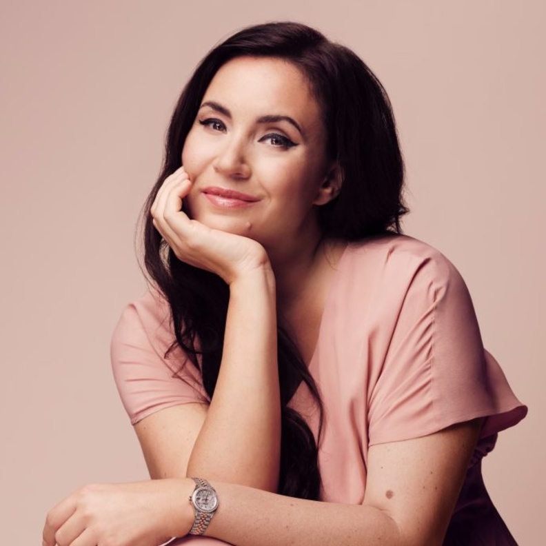 ساعات يد نسائية بالذهب مناسبة لجميع الأوقات والمواسم