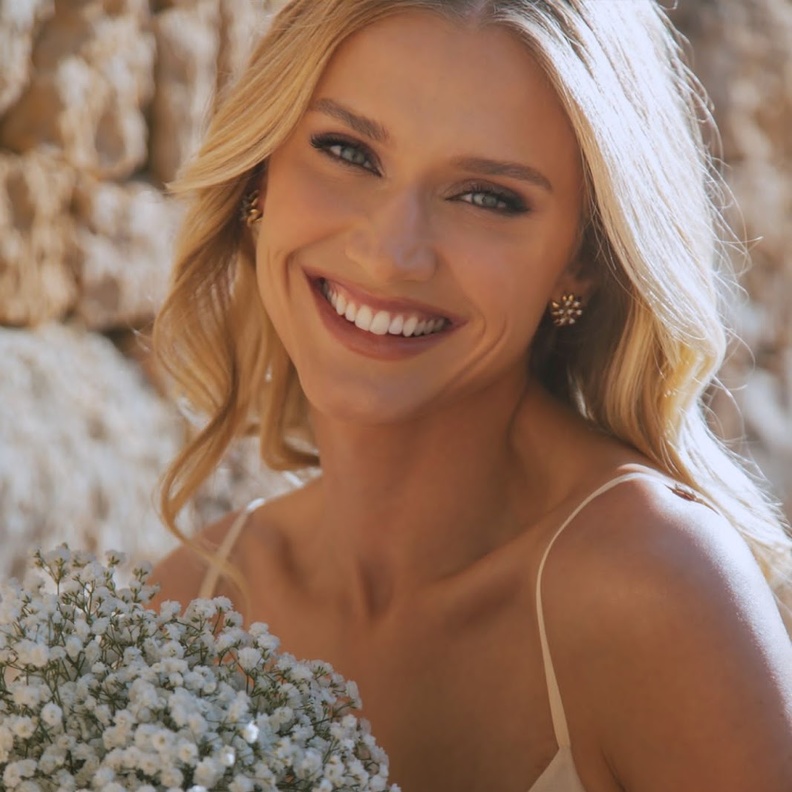 Celina Locks تتألق بأفخم مجوهرات تيفاني آند كو خلال احتفالات زفافها من لاعب كرة القدم السابق رونالدو