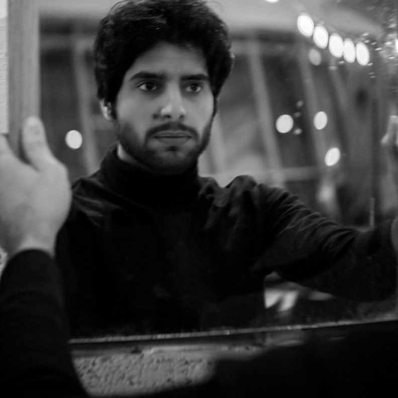 منحوتة فنية تدمج الطبيعة والتكنولوجيا.. بأنامل الفنان "عبيد الصافي" تحصد جائزة إثراء بالتعاون مع فنون العلا