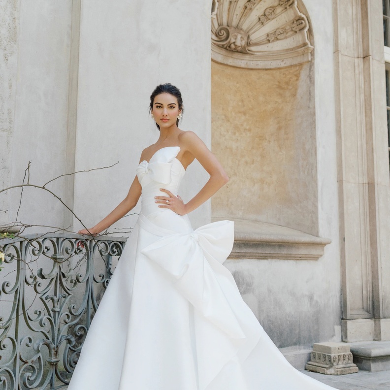 فساتين زفاف مع فيونكات@annebarge