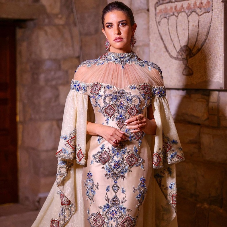 مجوهرات مغنية الأوبرا المصرية فرح الديباني