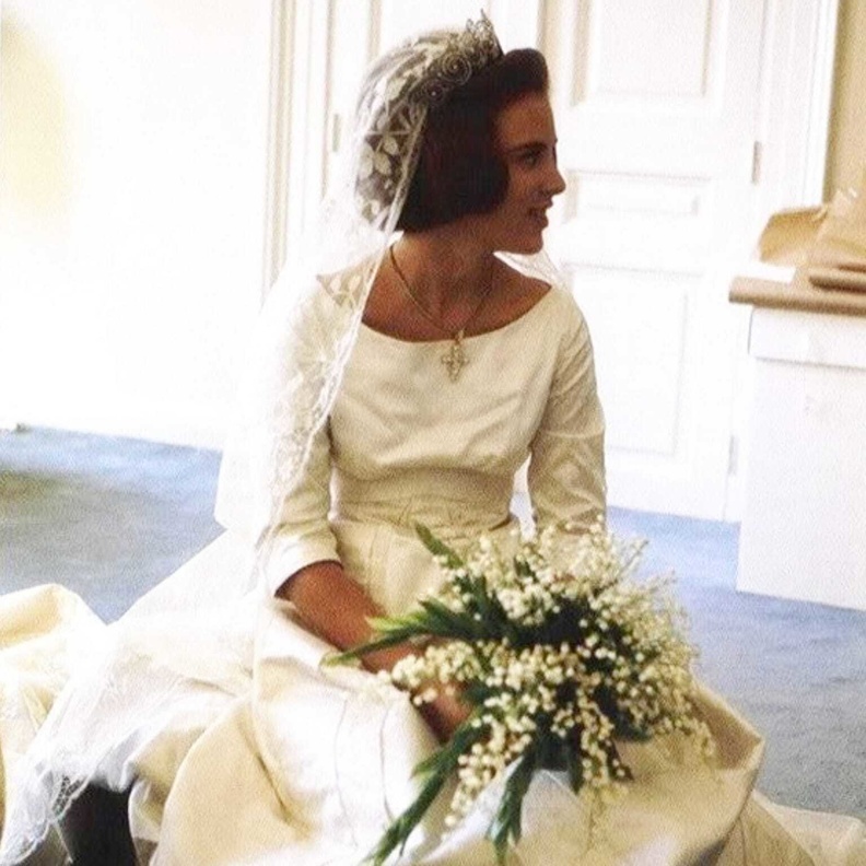 ما قصة فستان الزفاف الذي ارتدته ملكة واختفى لعقود (وما مصيره الآن؟)