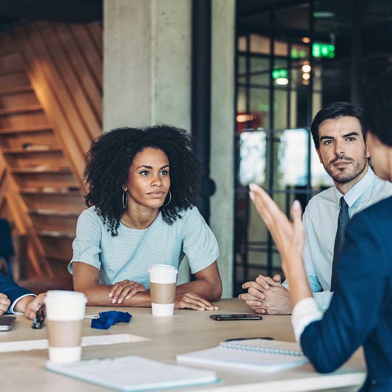 هذه أهم السلوكيات الاحترافية وغير الاحترافية في بيئة العمل