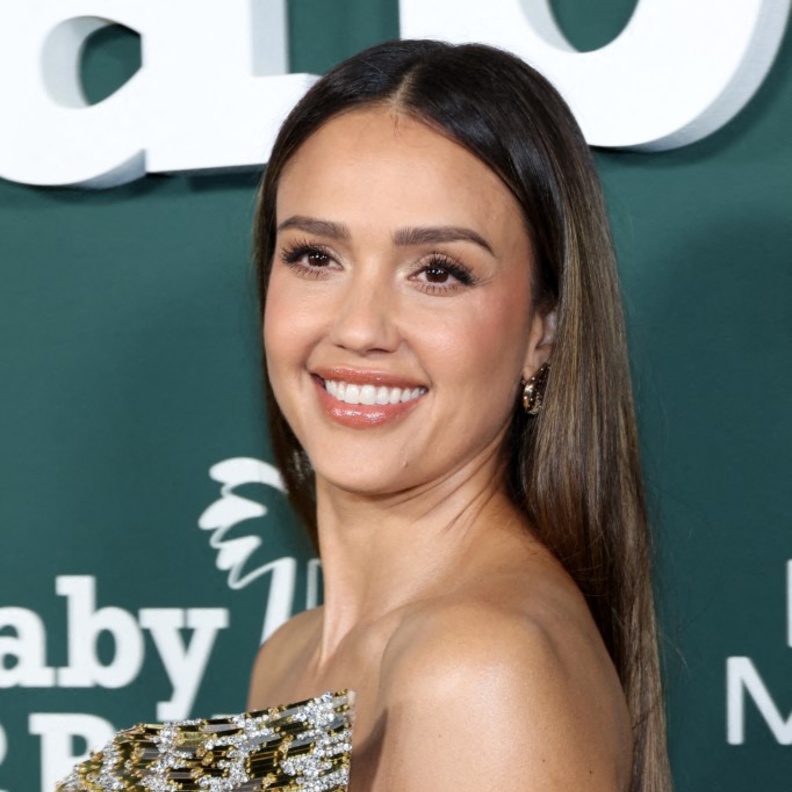 صيحات جمالية بأسلوب النجمات العالميات في حفل Baby2Baby