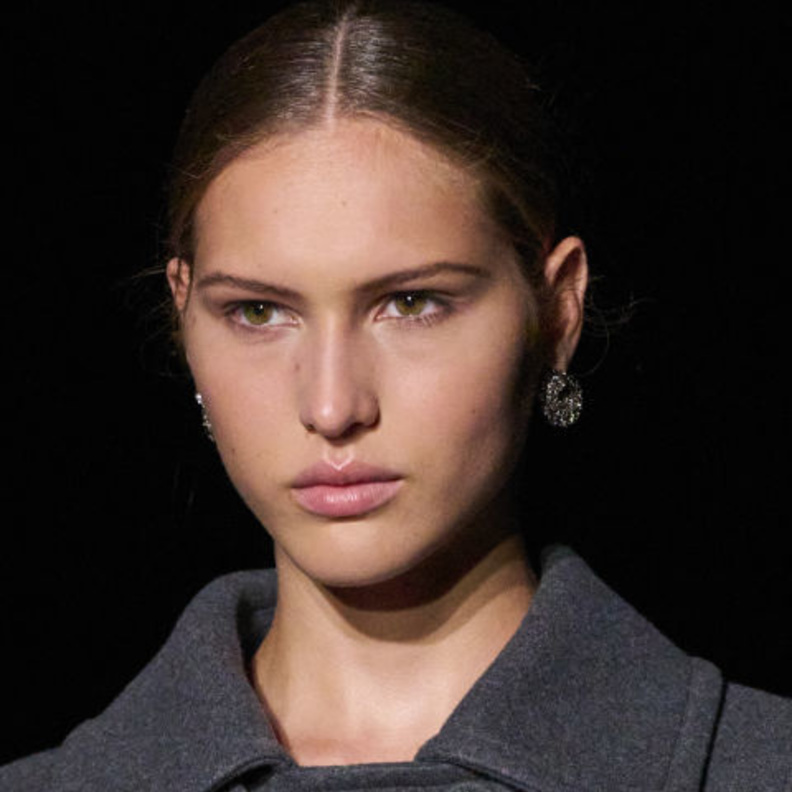 تعرفي على فوائد تقنية حجامة الوجه وكيف يُمكنك تطبيقها منزليًا؟