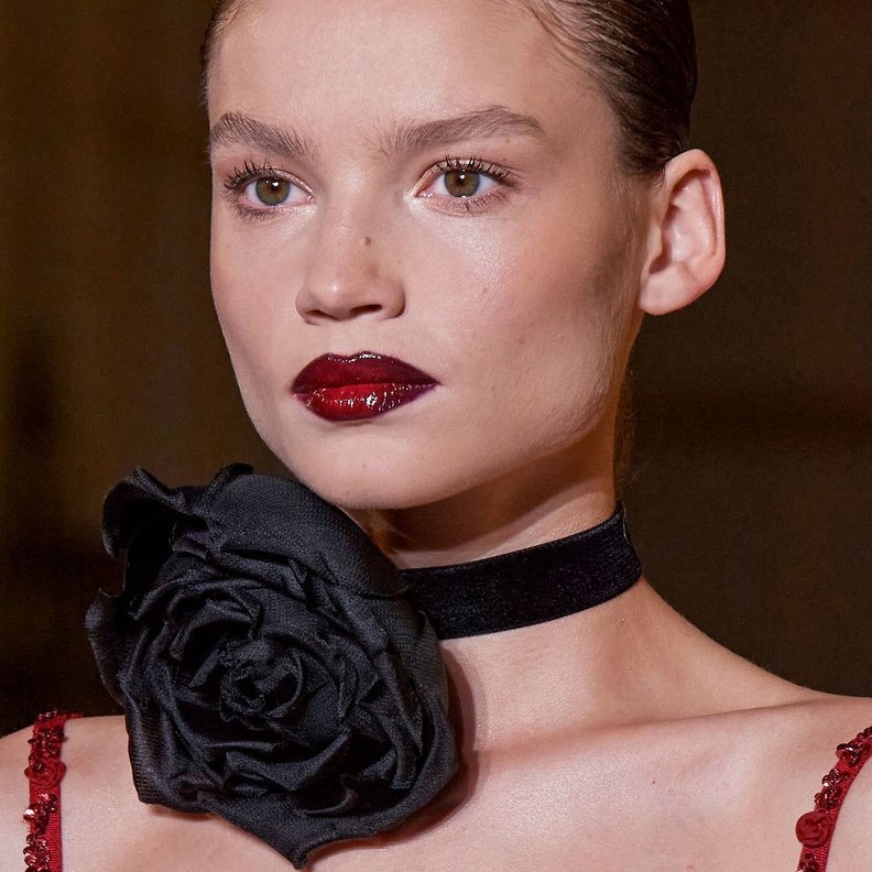 ألوان أحمر شفاه لماع اومبريه من دار Zuhair Murad